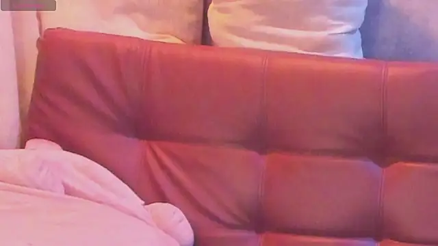 RedMeloddy's Live XXX Chat