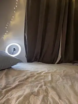 Ella_Charm Adlı Modelin Canlı XXX Sohbeti