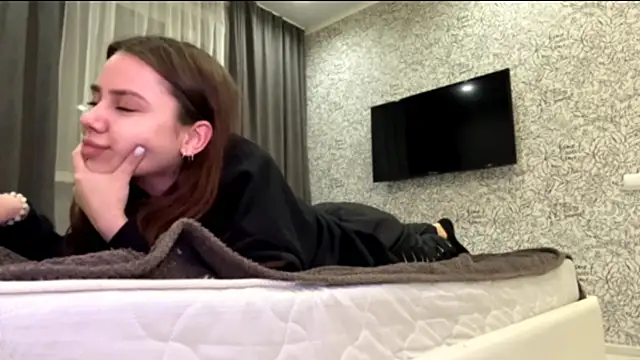 MiloyNoir Adlı Modelin Canlı XXX Sohbeti