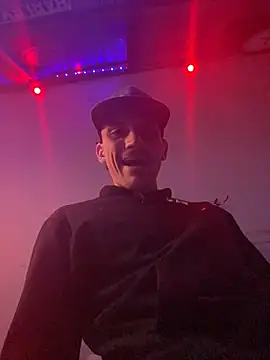 Polaroid_White Adlı Modelin Canlı XXX Sohbeti