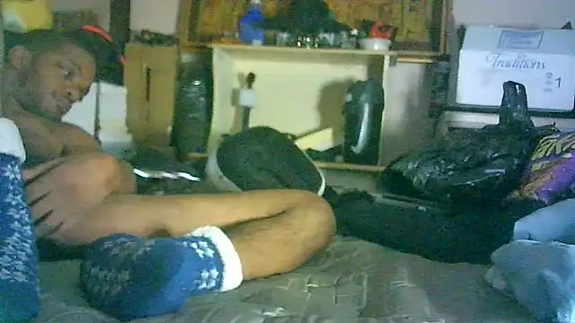 ON3YOULLN3VER_FIR3: διαδικτυακό σόου στην κάμερα