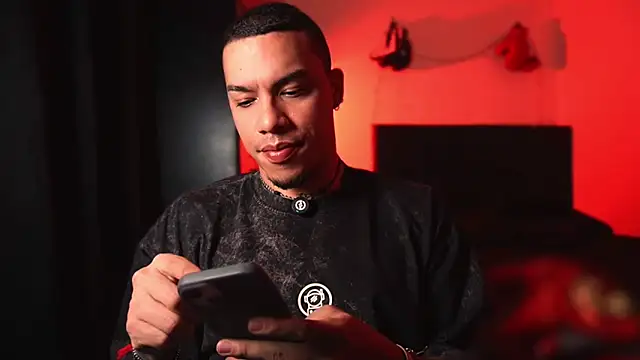 AlphaMasterXxx 网络视讯表演