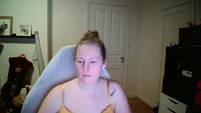 Girlnina-1995 Chat XXX in diretta