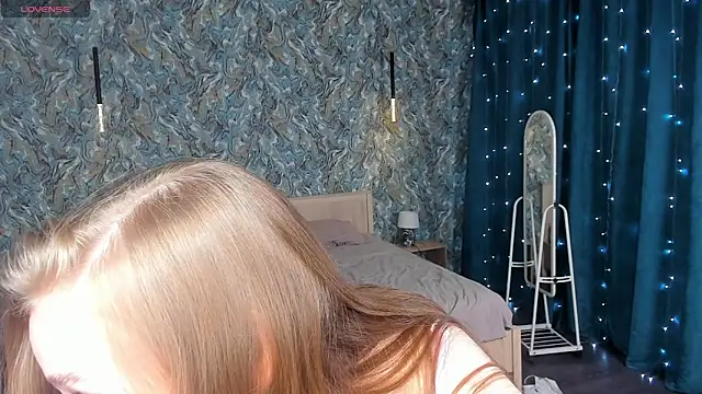 OdellaFrakeのライブXXXチャット