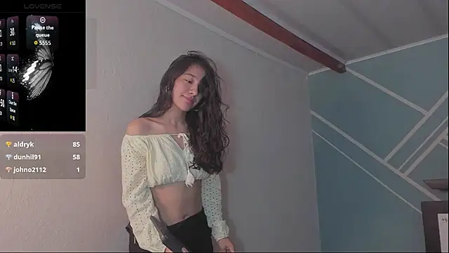 Lucy-Bluesea Chat XXX live