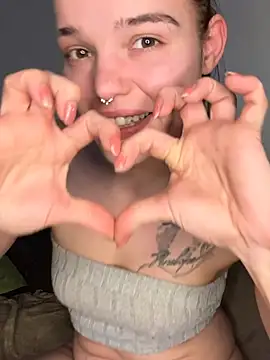 LoreenKinky élő XXX-chatje