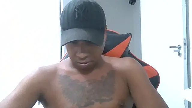 Show de JUNINHOLEKEJR na webcam