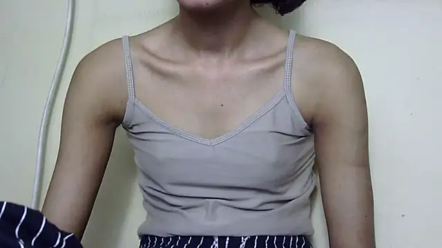 Chat +18 de Anu_tiny ao vivo