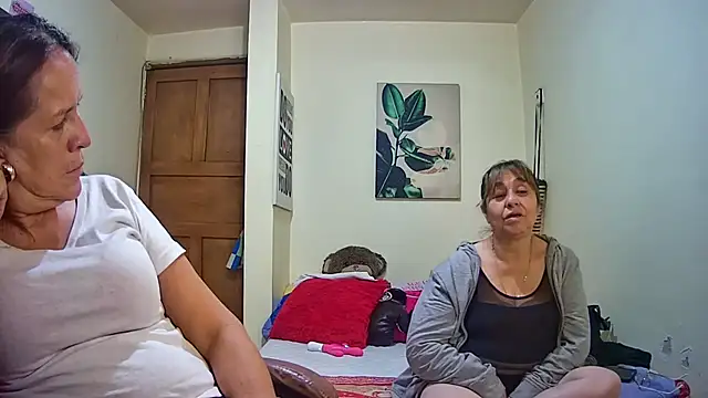 nicoltatiana_ élő XXX-chatje