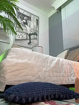 Mau_White Adlı Modelin Canlı XXX Sohbeti