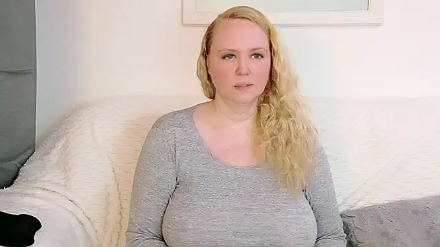 Sarah4you live XXX chat