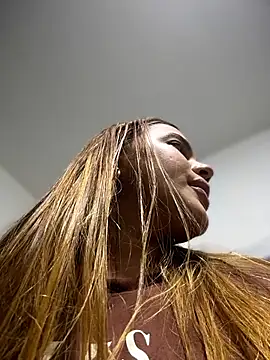 Chat +18 de Colibri_Centaura ao vivo