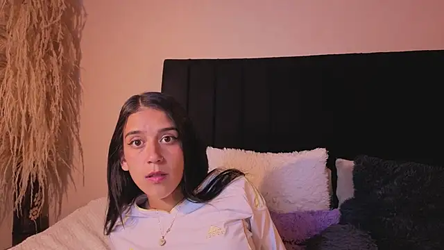 Chat +18 de DanielaMonroe ao vivo