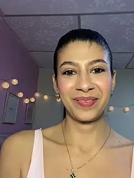 Lenapink19 Adlı Modelin Canlı XXX Sohbeti