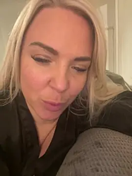 Chat +18 de Bustyblondebabe32 ao vivo