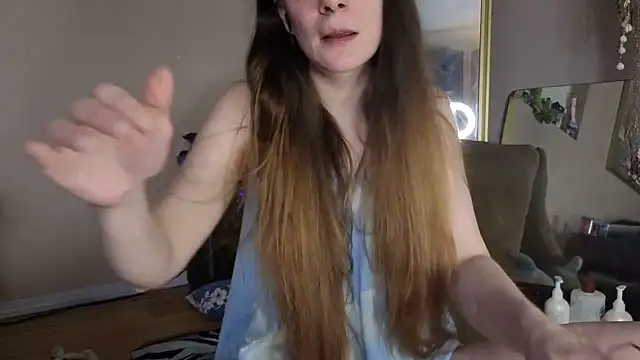 Angelicaskeet: διαδικτυακό σόου στην κάμερα