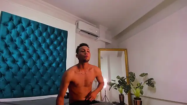 Ivan_and_Sarha – Naživo XXX chat