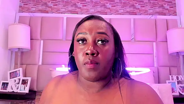 ShaniaBrownn 现场XXX聊天