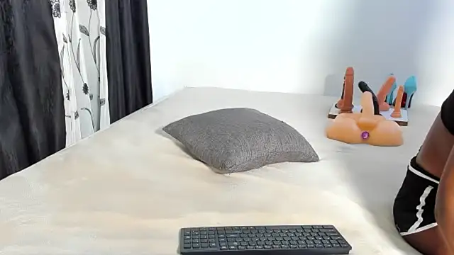 CREAMY_BUBBLEGUMn Webbikameraesitys