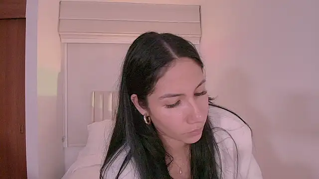 ArianaReynoldss 现场XXX聊天