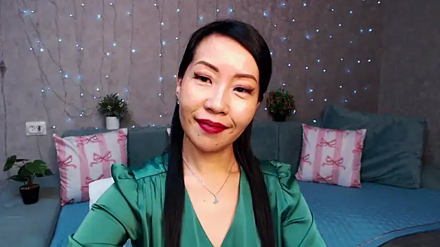 LiaPak: διαδικτυακό σόου στην κάμερα