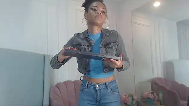 ChantalGarner's Live XXX Chat