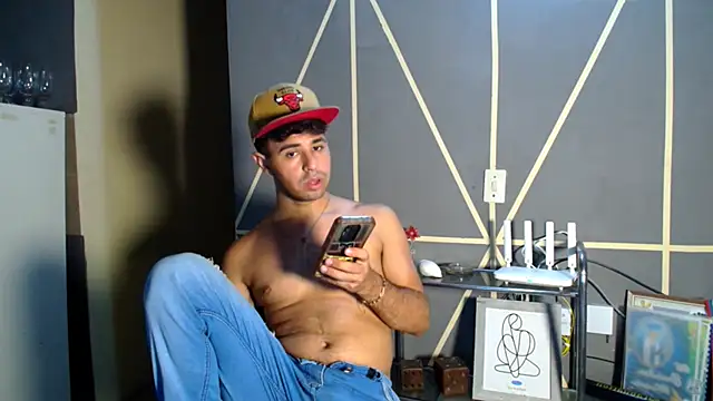 Show modela MAXIMILAINO-XXX na web-kameri