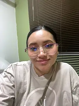 Veronica_Wins_ Show in webcam