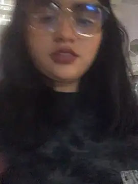 Show modela Nara_Bloom na web-kameri