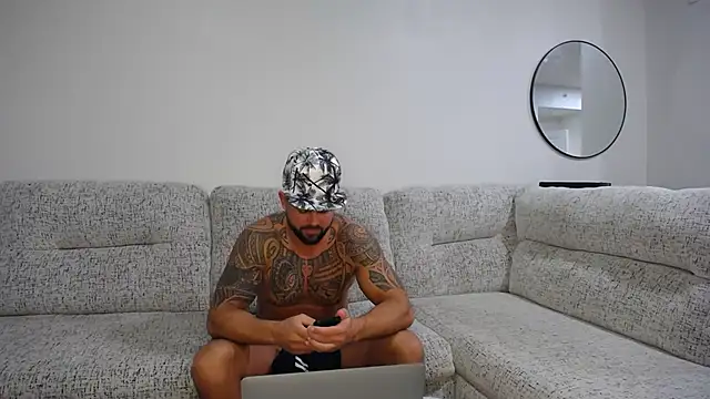 Show modela RomanTylers11 na web-kameri