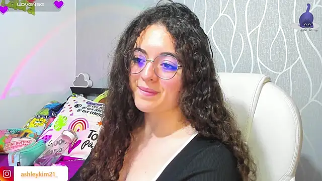 AshleyKim_ Adlı Modelin Canlı XXX Sohbeti