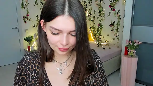 ContinentOfTranquility's Live XXX Chat