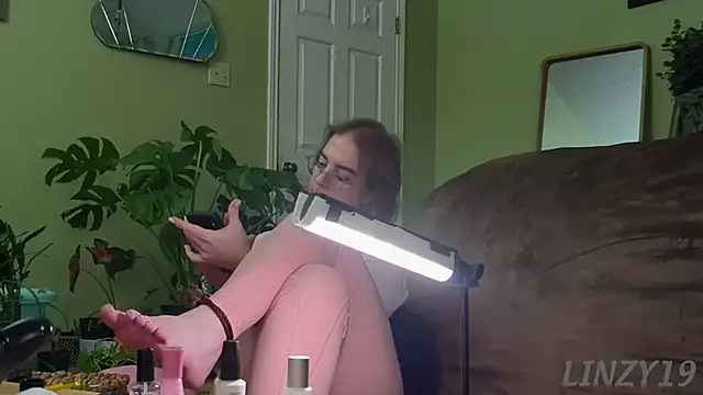 Linzy_19 Show in webcam