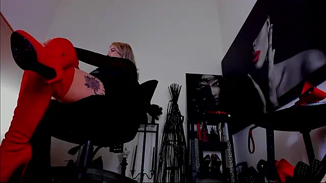 XXX chat uživo modela MistressDemi