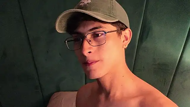 عرض كام Aaron_Eze