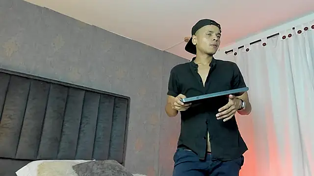 Alejandroo_Montenegro Webcam show