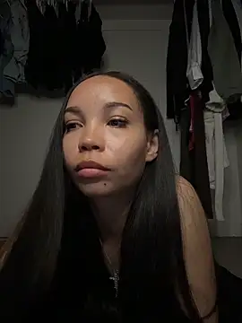 Chat +18 de nikkiloveee ao vivo