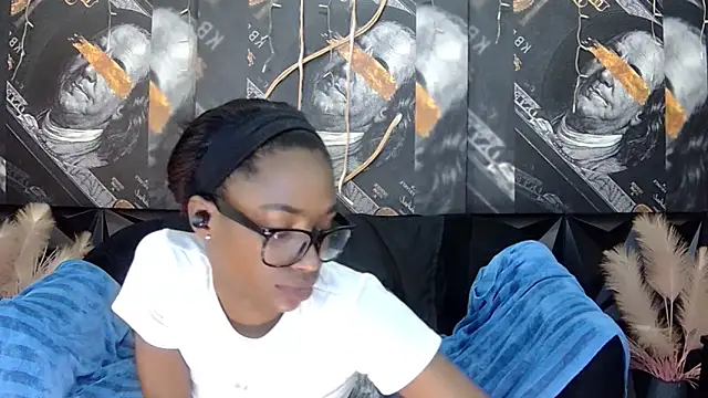 Lilmisbaddyxxx Chat XXX live