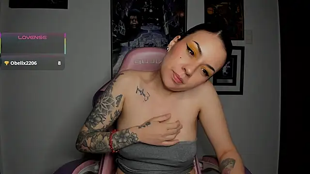 luckylaura Chat XXX live