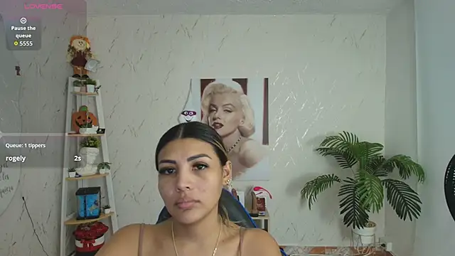 SALOOMEE__ Adlı Modelin Canlı XXX Sohbeti