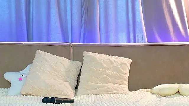 StarrShinee Adlı Modelin Canlı XXX Sohbeti