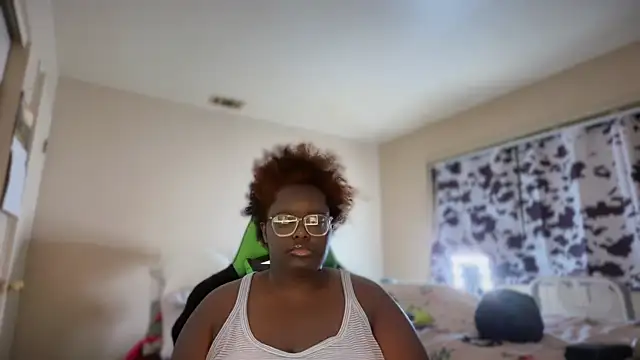 -Yagurlwest's Live XXX Chat