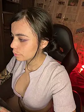 i_am_nina_ Adlı Modelin Canlı XXX Sohbeti