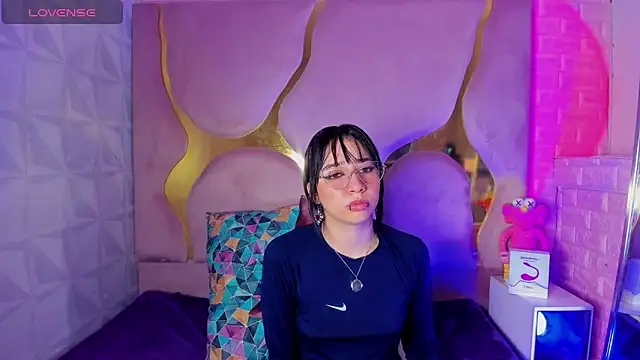 Czat XXX na żywo – NaniiSisy