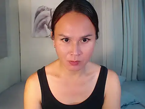 holly_bitch élő XXX-chatje