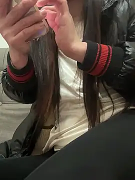 crhong666: διαδικτυακό σόου στην κάμερα