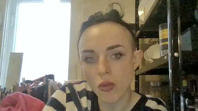 Chat XXX en directo de Trinsy_Love