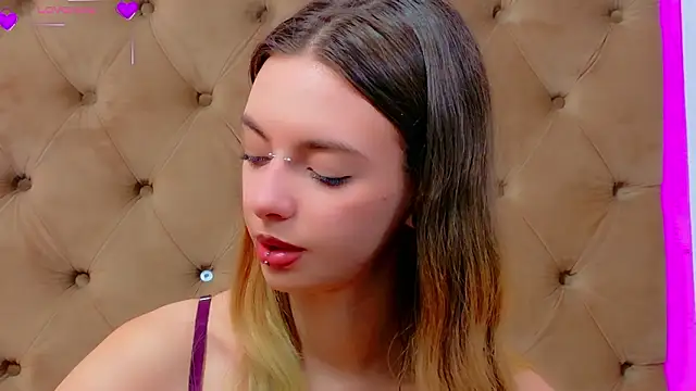 CoraVex's Live XXX Chat