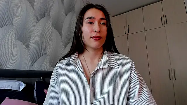 Pokazy przed kamerką – Bambiii_bby