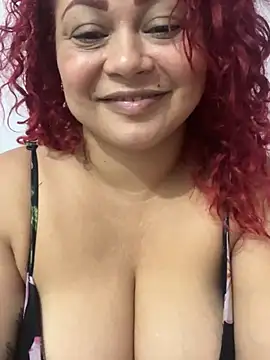 Red_milf_love's Webcam Show